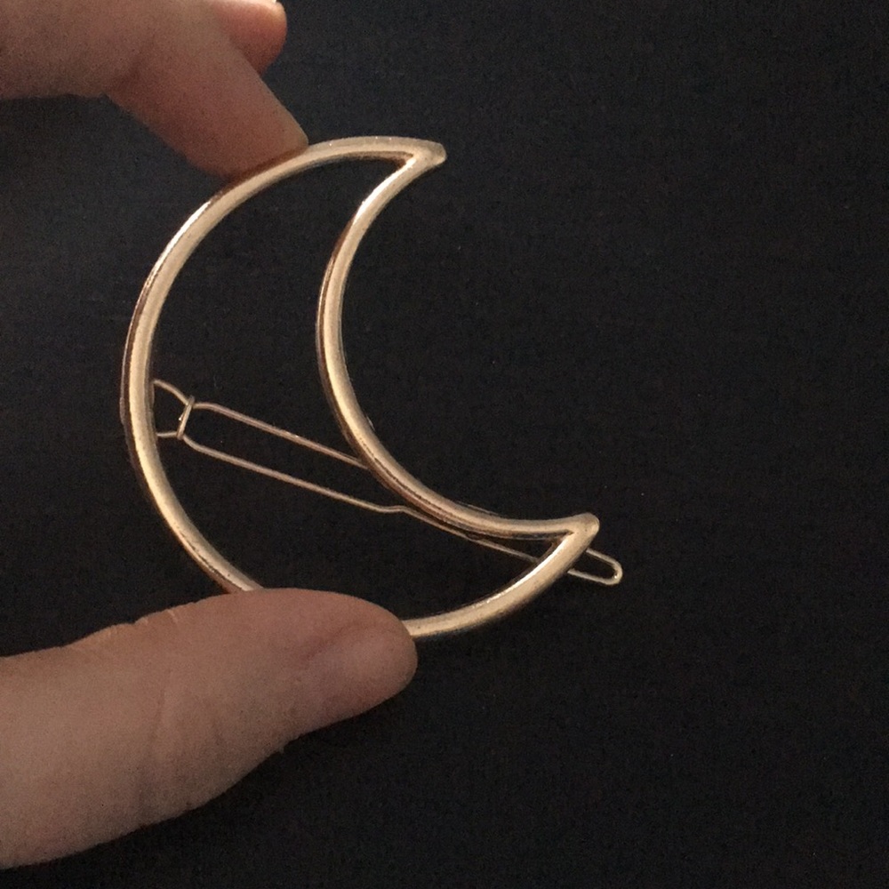 🌙 ASOS Rose gold ‘Cresent’ hair clip